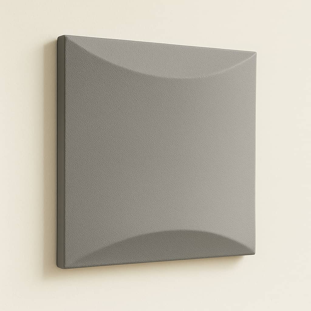 Panneau acoustique mural 3D Dune Decosoft gris pour améliorer l’acoustique des espaces intérieurs.